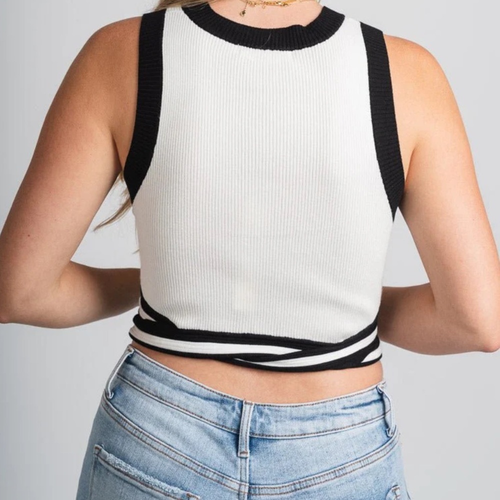 Contrast Ribbed Knit Crop Top - Picture 6 of 9